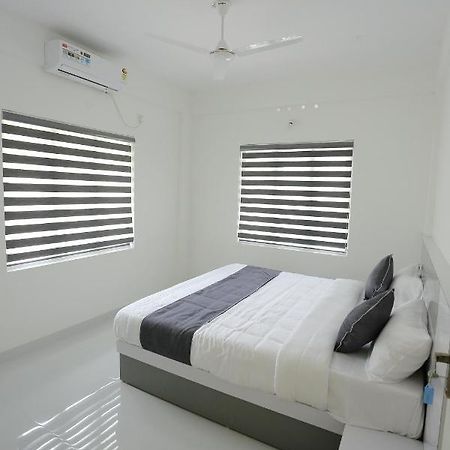Yelza Hotel And Residence Alwaye Экстерьер фото