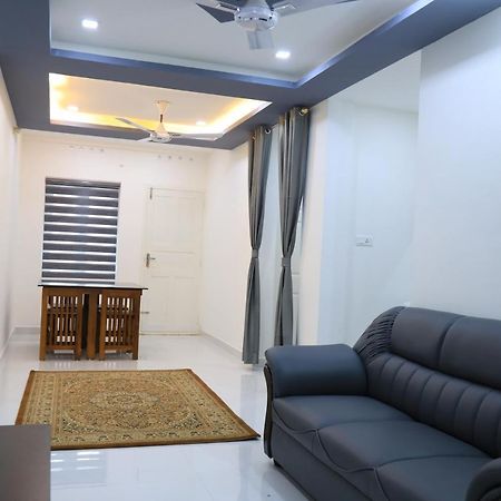 Yelza Hotel And Residence Alwaye Экстерьер фото
