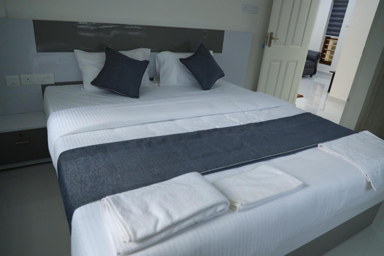 Yelza Hotel And Residence Alwaye Экстерьер фото