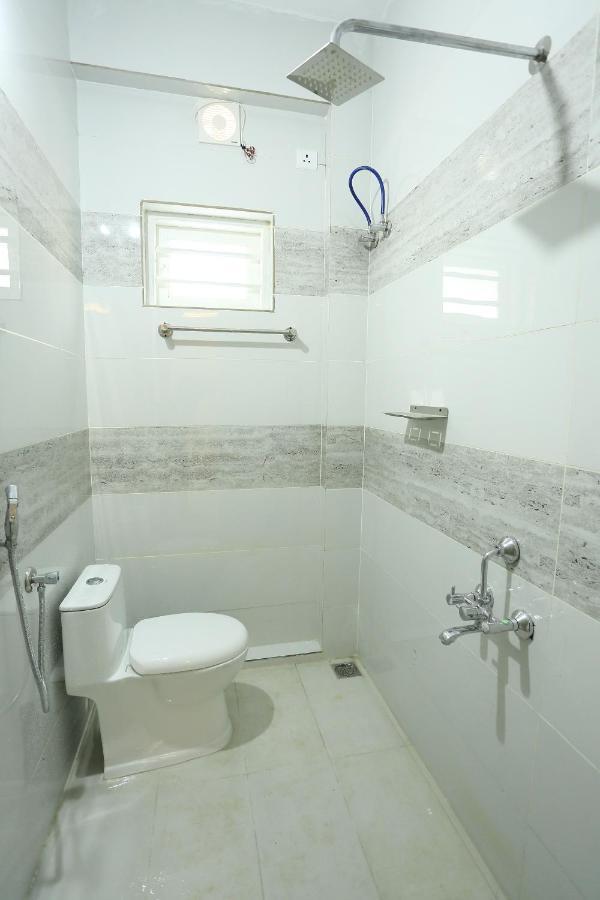 Yelza Hotel And Residence Alwaye Экстерьер фото